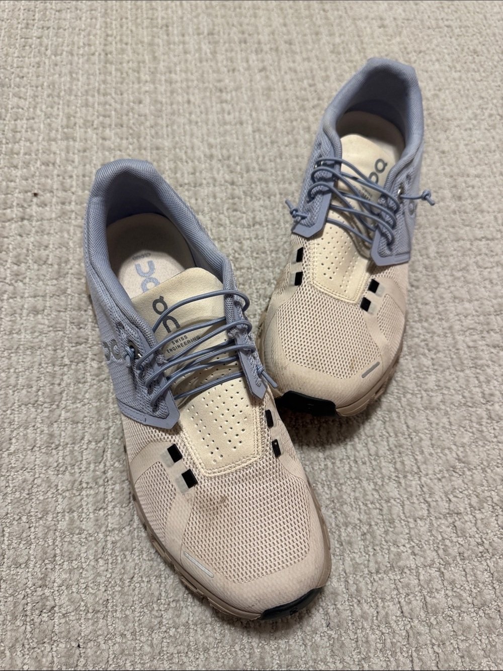 On Running Womens Cloud 6 Lifestyle Sneakers in Light Blue/ white size 9 women’s